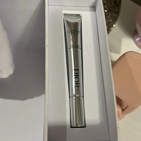 DiorVanity Case—Headband-Towel- Full Size Hyalushot - Picture 7 of 16